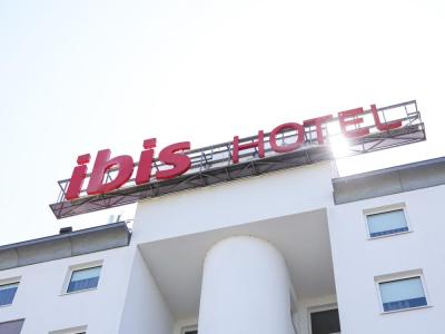 Ibis Airport